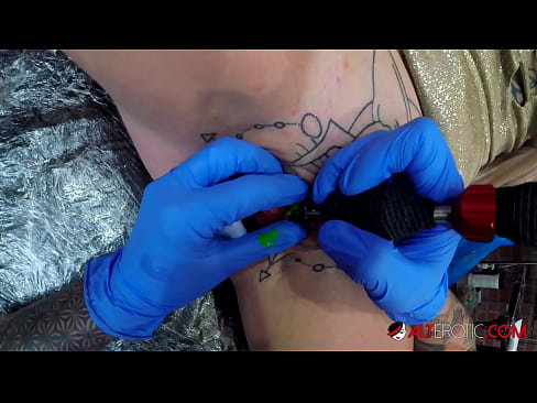 ❤️ Sully Savage, une chaudasse extrêmement tatouée, s'est fait tatouer le clitoris. ️❌ Porno anal at fr.com-porn-kai.ru ️❤